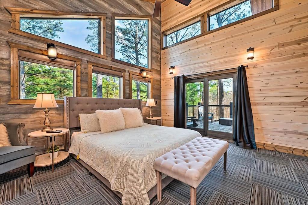 Family Getaway, Hot Tub, Firepit! - Image 8