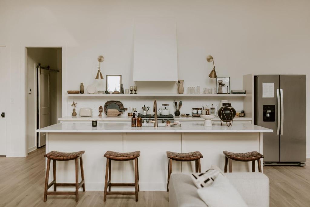 Unwind in Style & Serenity - The Denizen - Image 4