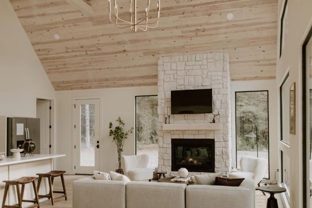 Unwind in Style & Serenity - The Denizen - Image 5