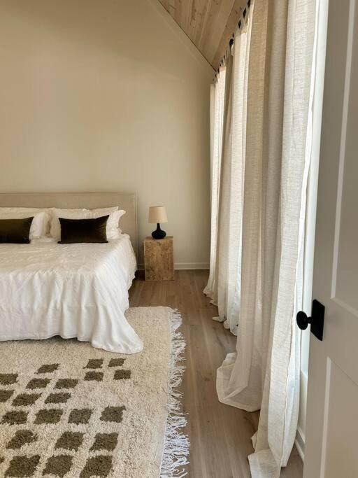 Unwind in Style & Serenity - The Denizen - Image 7