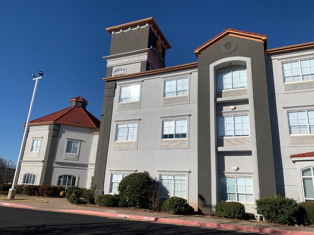 La Quinta by Wyndham OKC North - Quail Springs - Image 7