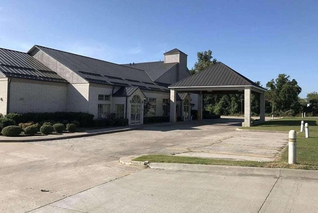 Days Inn by Wyndham Grove - Image 6