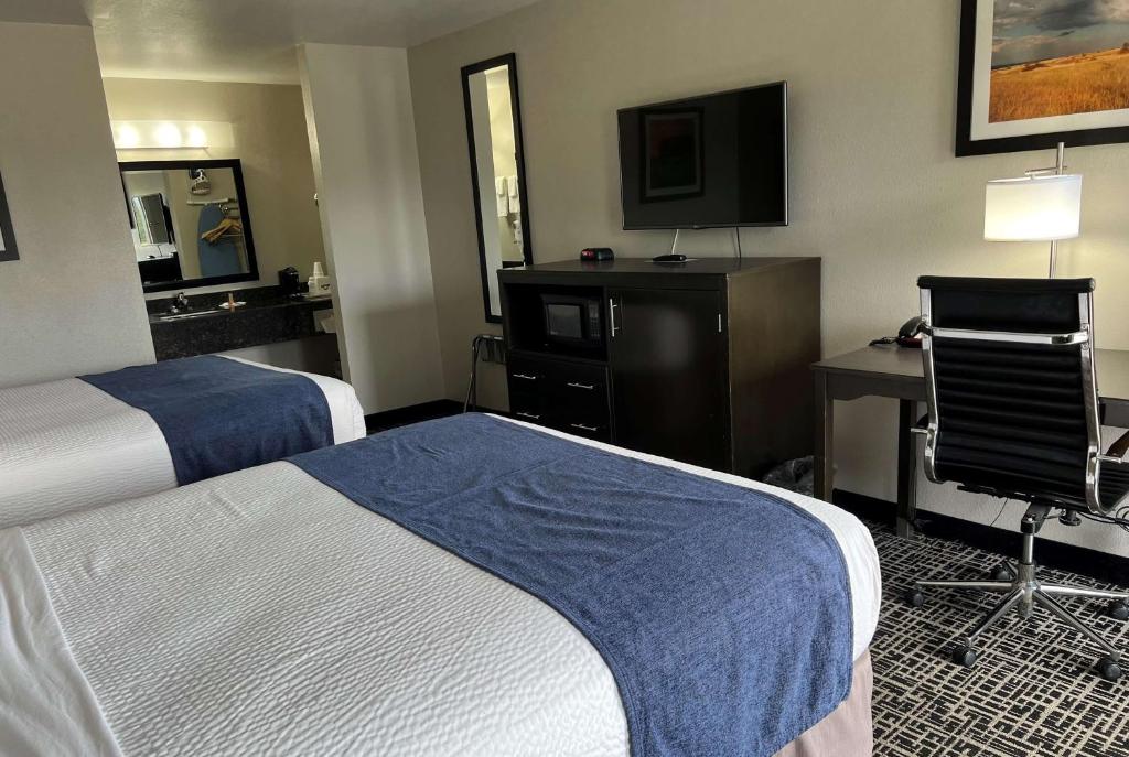 Days Inn by Wyndham Grove - Image 5