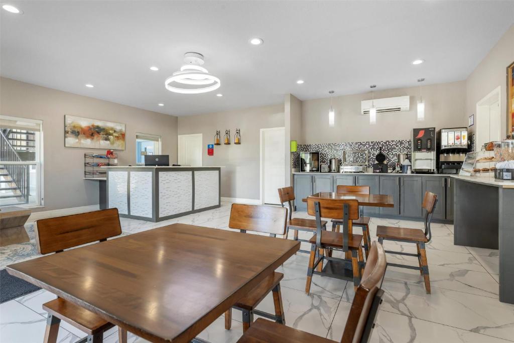 SureStay Plus Hotel by Best Western Ada - Image 4