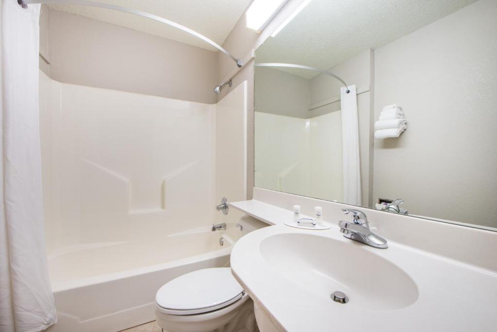 Microtel Inn & Suites Claremore Route 66 - Image 8