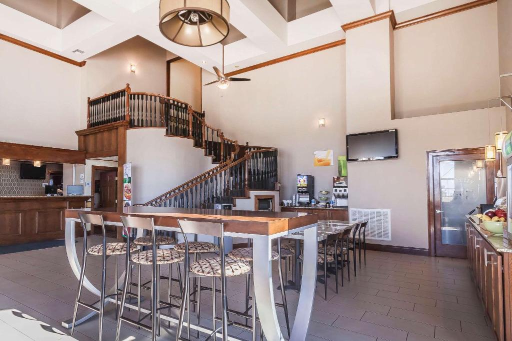 Quality Inn & Suites Owasso US-169 - Image 5