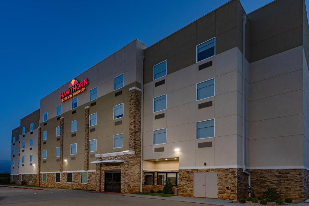 Hawthorn Extended Stay by Wyndham Oklahoma City Airport - Image 6