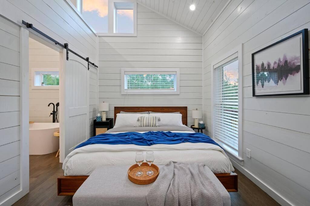 Hot Tub (Jacuzzi) - Photo 2