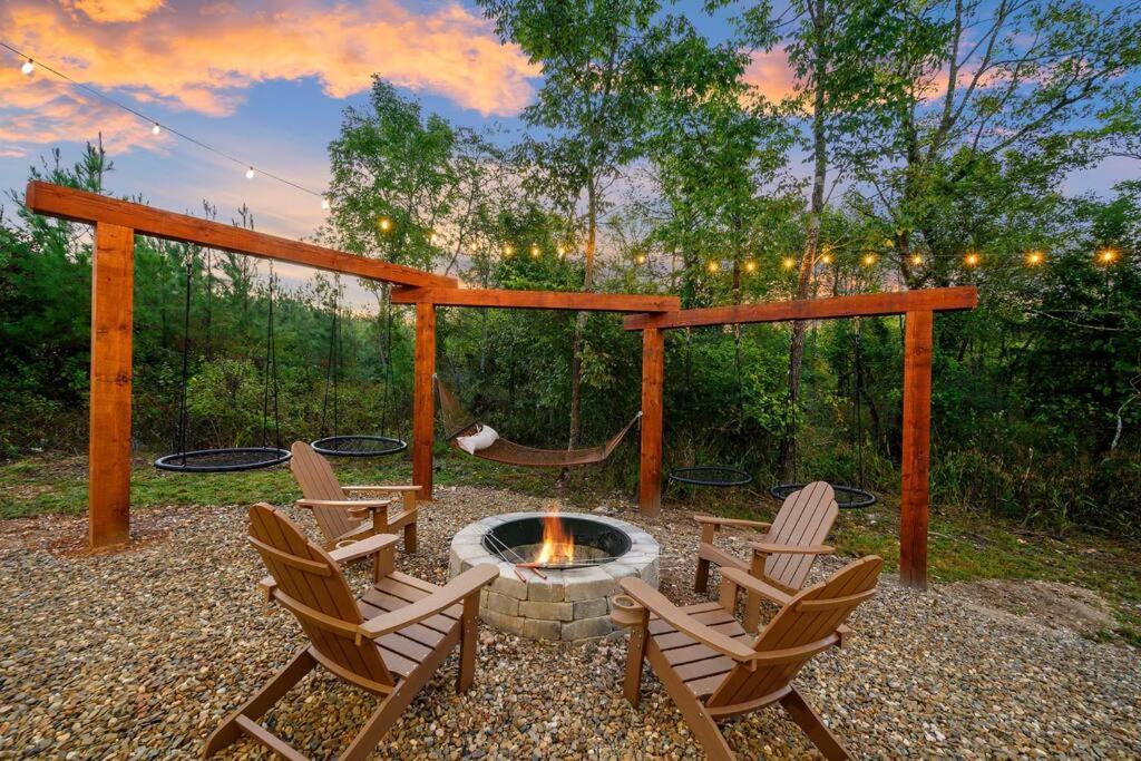 Under the Stars - Secluded, Hot Tub, Firepit, Games - Image 4