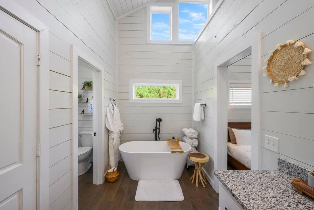 Hot Tub (Jacuzzi) - Photo 8