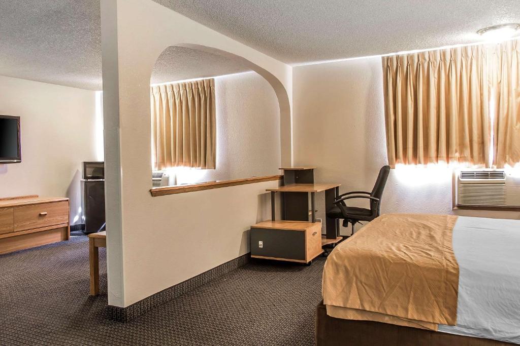 Brentwood Inn Clinton - Image 6