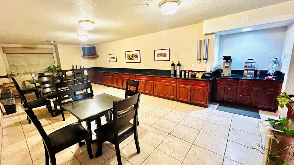 Suites Portland OR- I-5 OHSU - Image 5