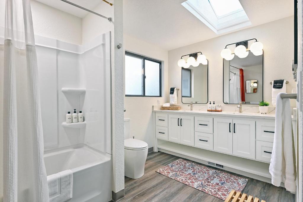 Manor Hill Haven Hot Tub & Accessible Features