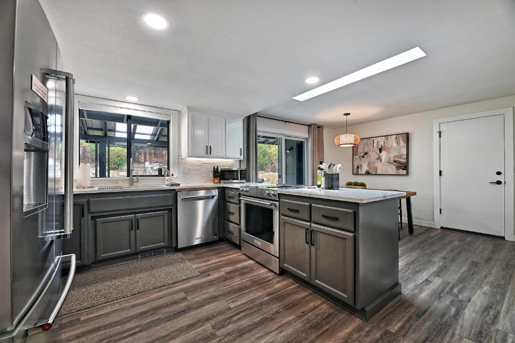 Manor Hill Haven Hot Tub & Accessible Features