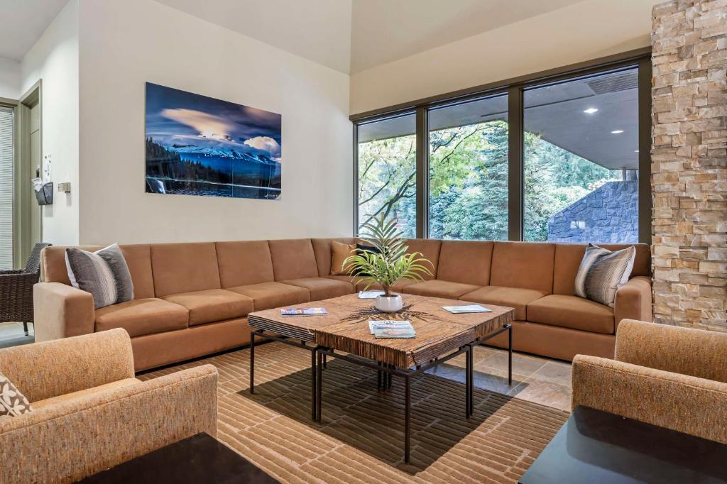 BW Premier Collection, Mt Hood Oregon Resort - Image 6