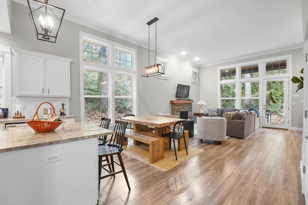 Modern Retreat in Mt Hood Oregon Resort - Image 5