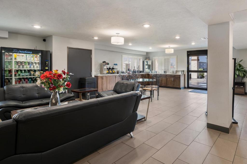 Red Lion Inn & Suites Ontario - Image 4