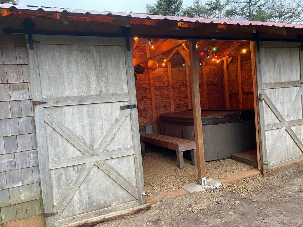 Hot Tub (Jacuzzi) - Photo 3