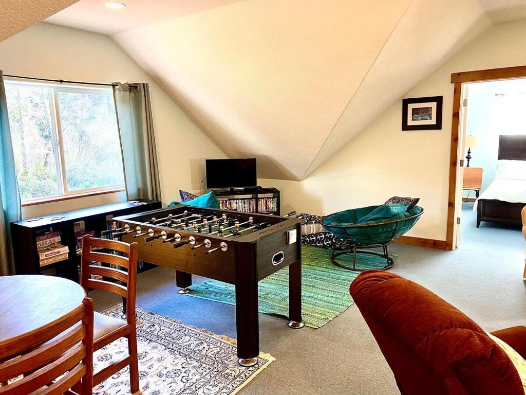 Private pet friendly beach house, steps to beach - Image 5