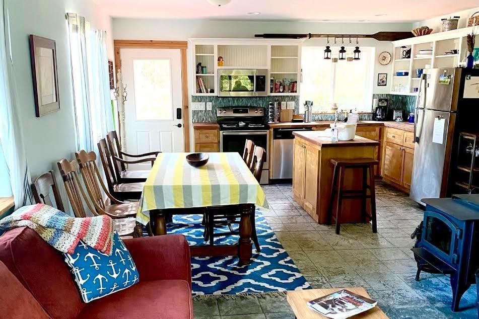 Private pet friendly beach house, steps to beach - Image 4