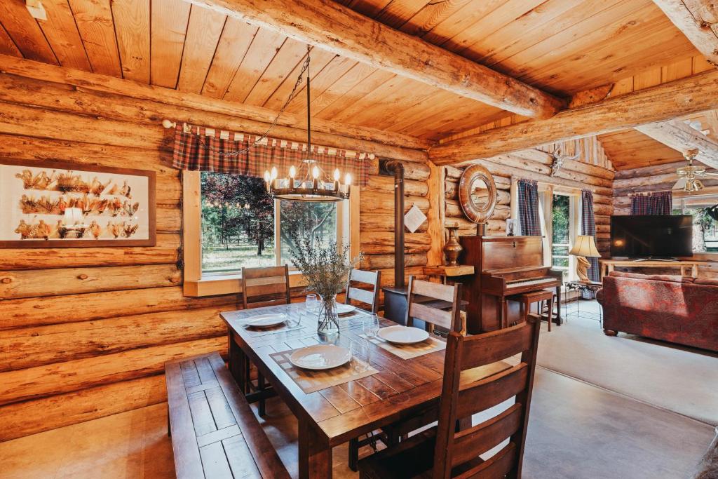 Beautiful Log home outside of Sisters - Image 6