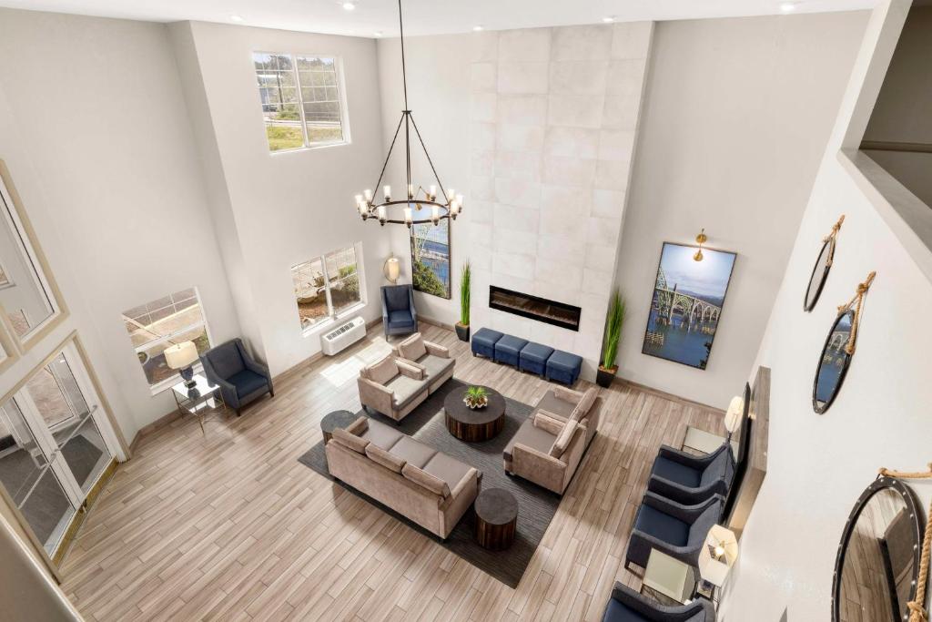 La Quinta by Wyndham Newport - Image 8