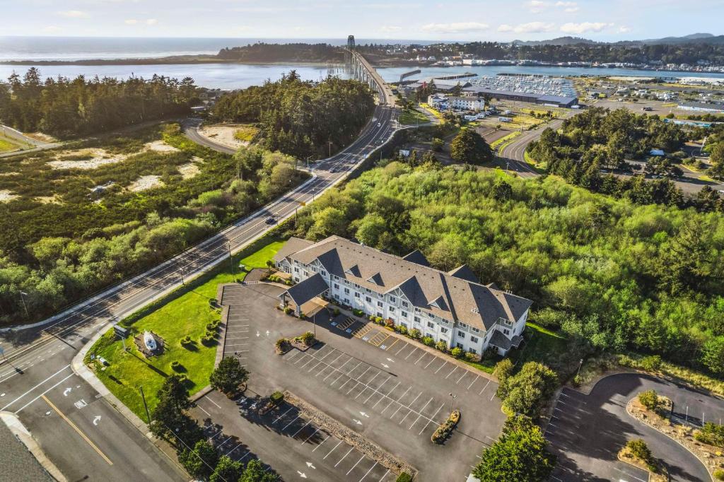 La Quinta by Wyndham Newport - Image 7