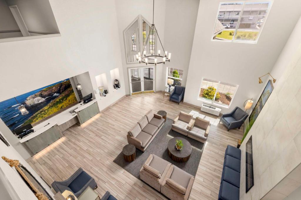 La Quinta by Wyndham Newport - Image 5