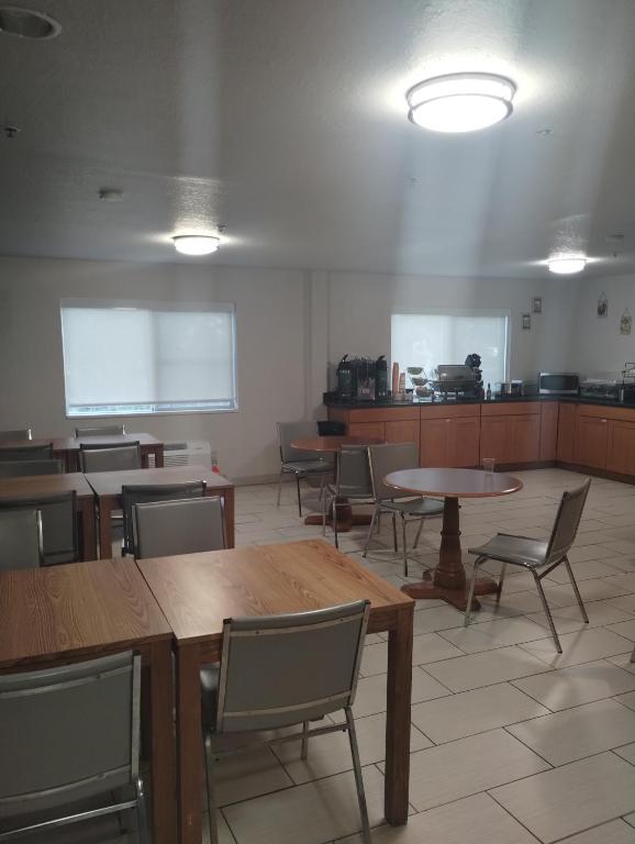 Quality Inn & Suites Wilsonville - Image 8