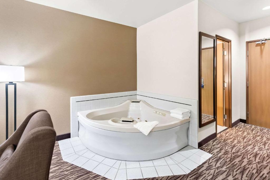 Comfort Suites Portland Airport