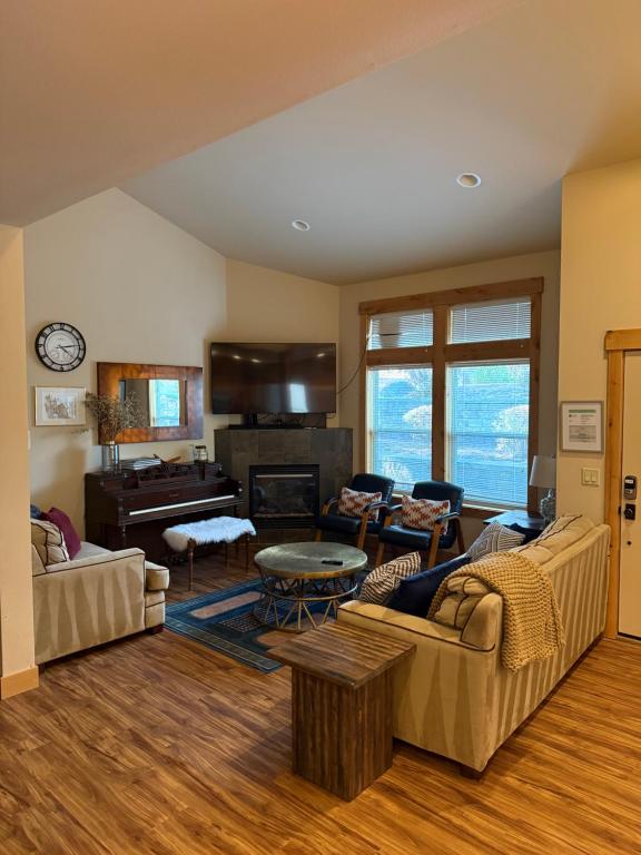 West Bend Bike and Ski Getaway - Image 5