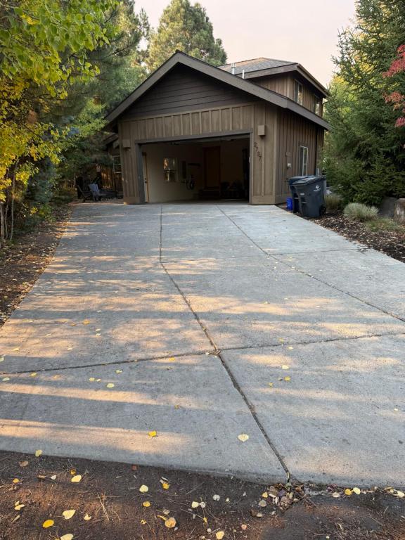 West Bend Bike and Ski Getaway - Image 6