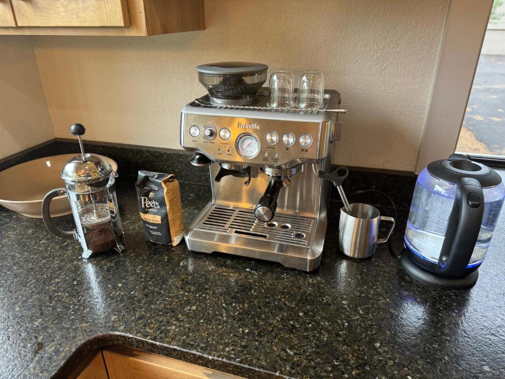 Great Kitchen, AC, SHARC Access, Hot Tub, Bring Pet! - Image 4