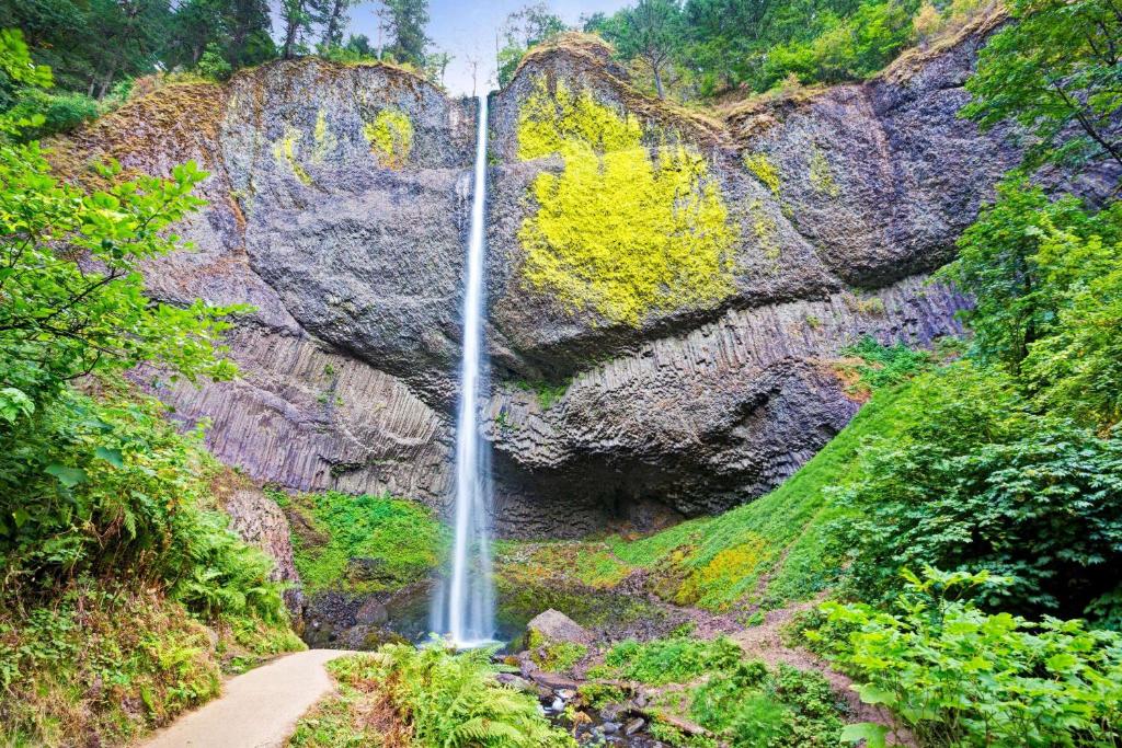 Days Inn & Suites by Wyndham Gresham - Image 7