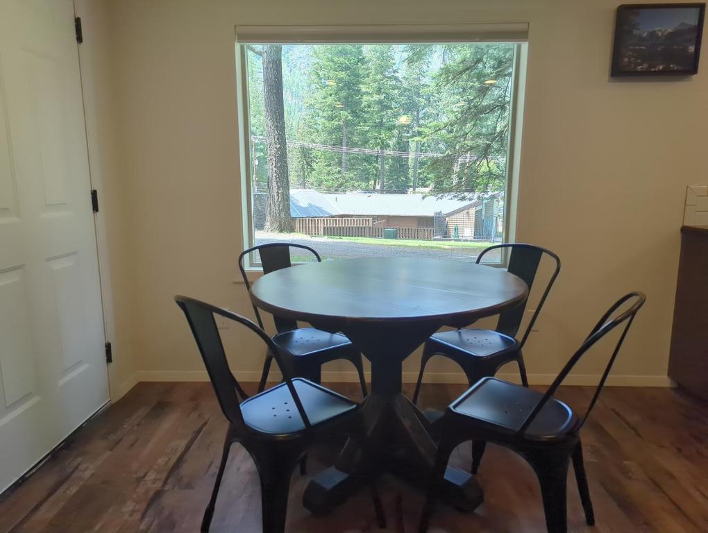 Eagle Cap Chalets - Image 4