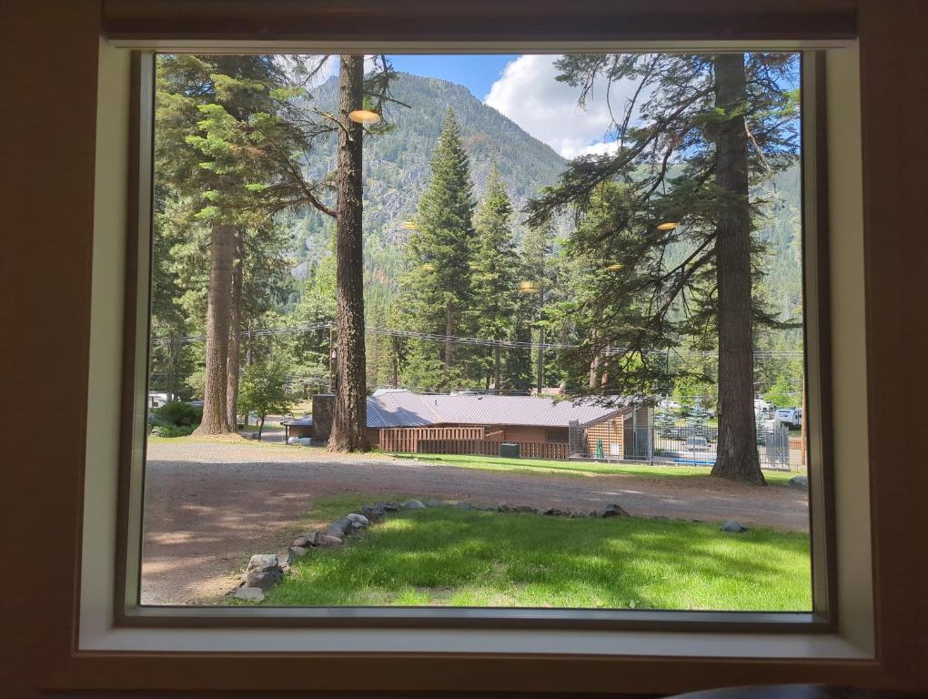 Eagle Cap Chalets - Image 5