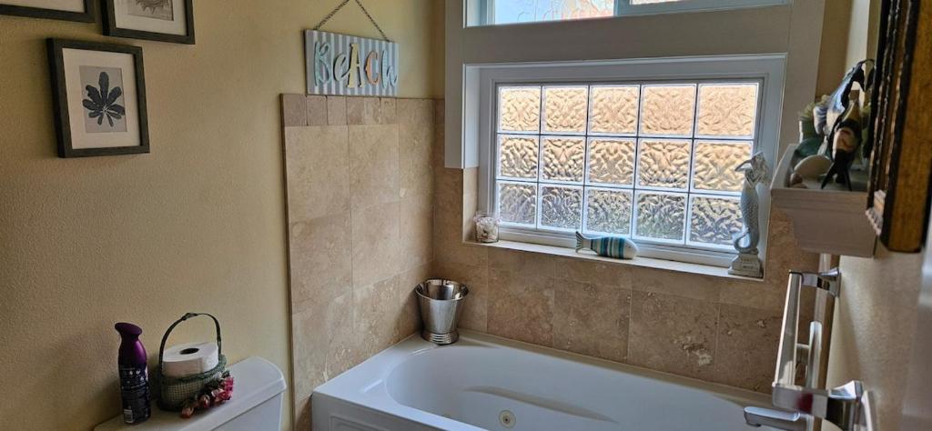 Hot Tub (Jacuzzi) - Photo 3