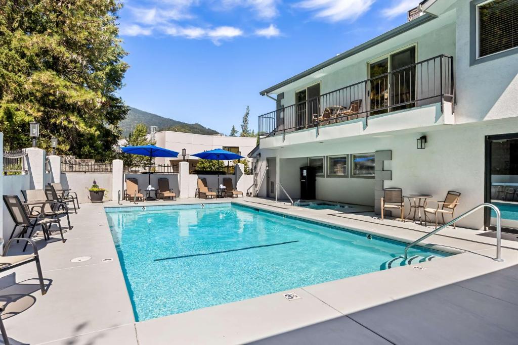 Best Western Inn at the Rogue - Image 4