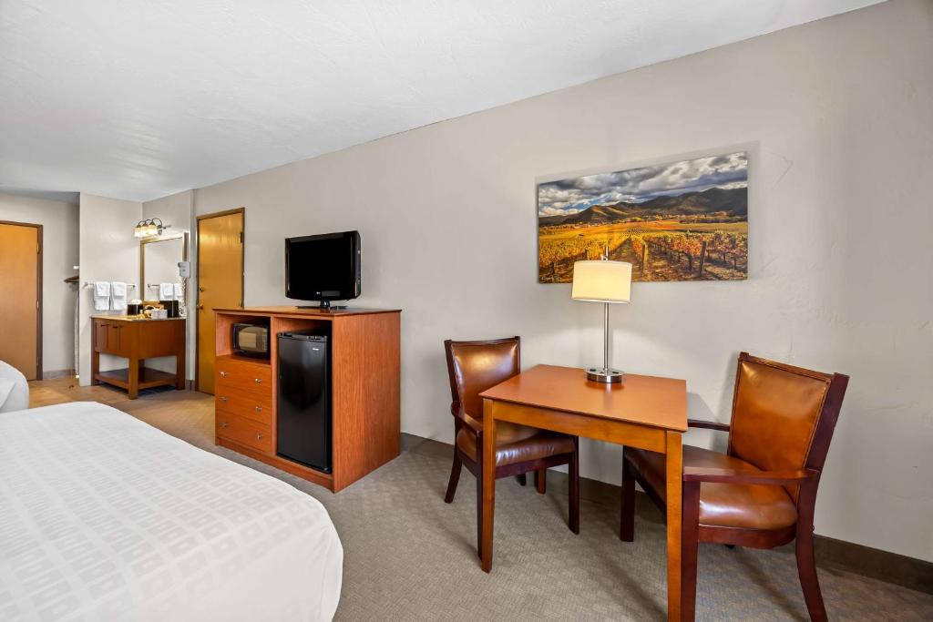 Best Western Inn at the Rogue - Image 6