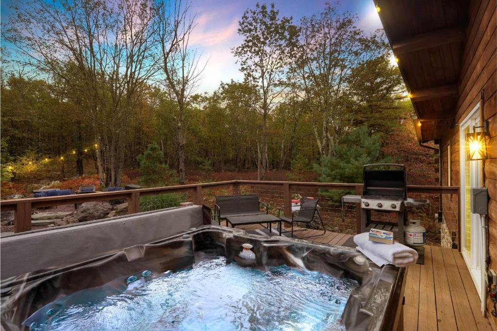 Skypine Lodge - Log Lodge Atop the World