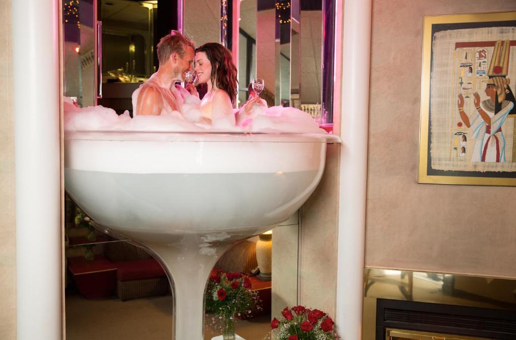 Hot Tub (Jacuzzi) - Photo 5