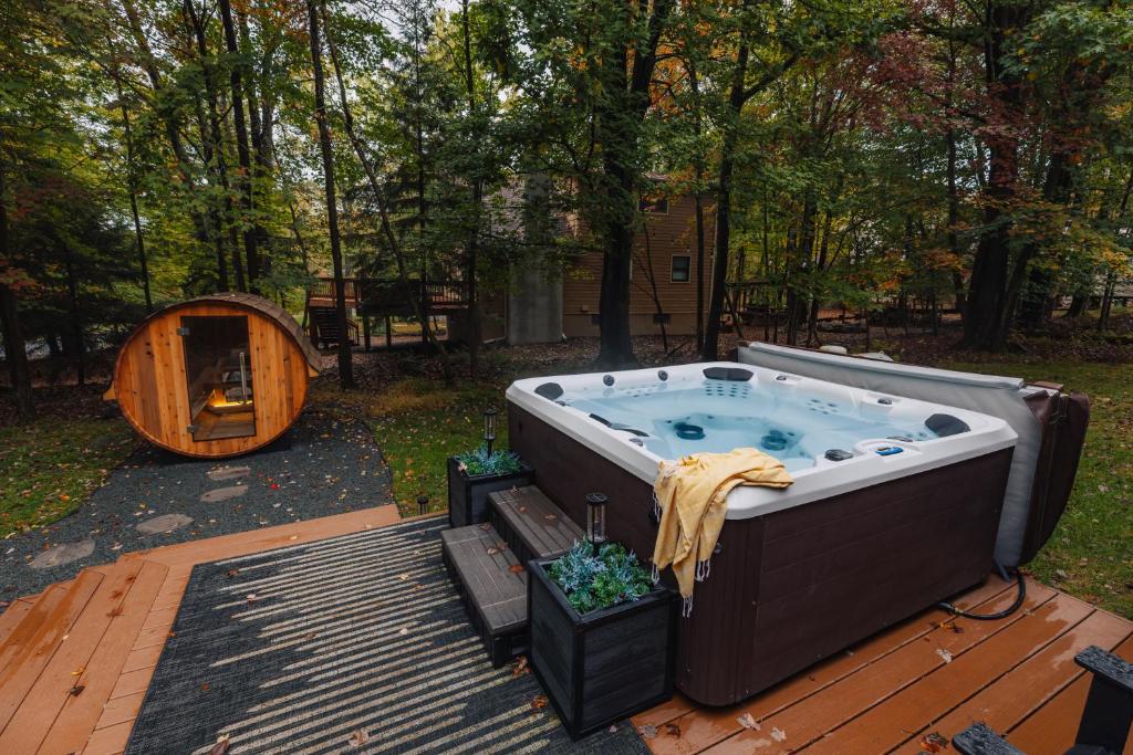 Hot Tub (Jacuzzi) - Photo 3