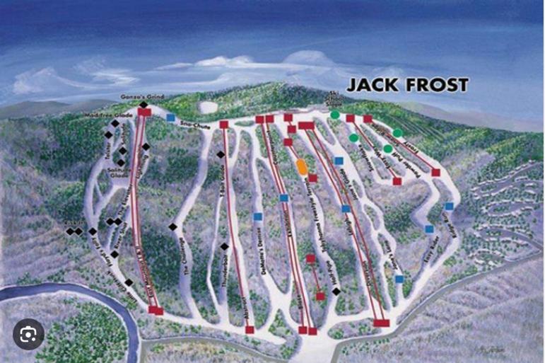 Family Pocono Gem by the lake with private sauna, hot tub, and huge game room - Image 7