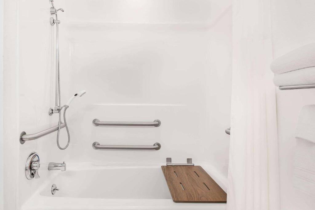 Microtel Inn & Suites by Wyndham Hamburg - Image 8