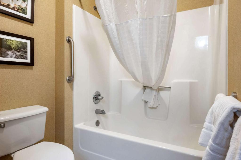 Hot Tub (Jacuzzi) - Photo 2