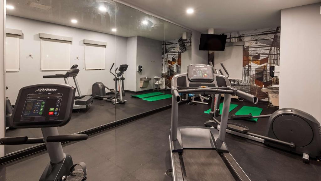 Best Western Plus New Cumberland - Image 6