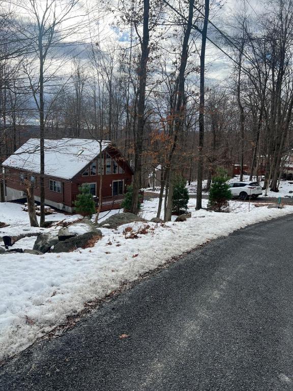 Luxury Cabin with Outdoor HotTub-NEW Construction - Image 6