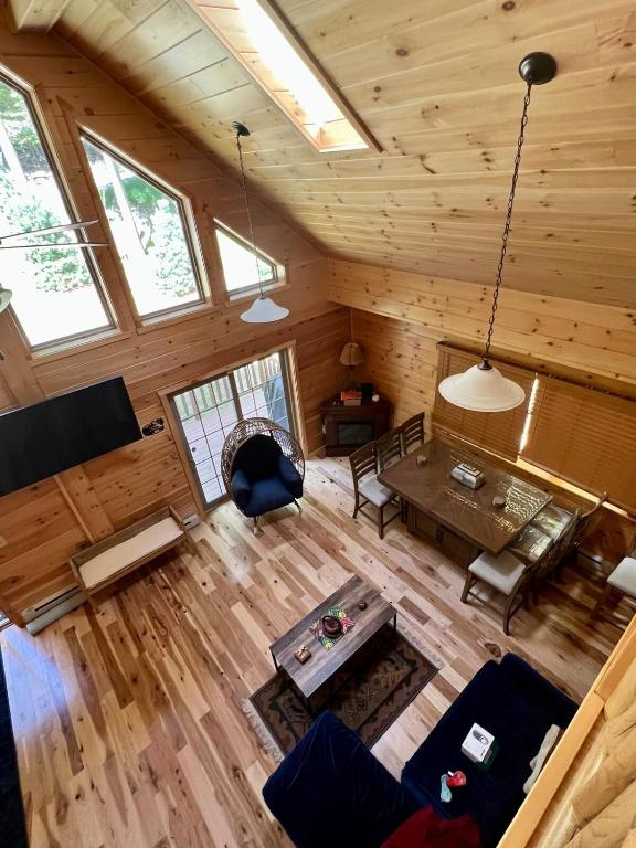 Luxury Cabin with Outdoor HotTub-NEW Construction