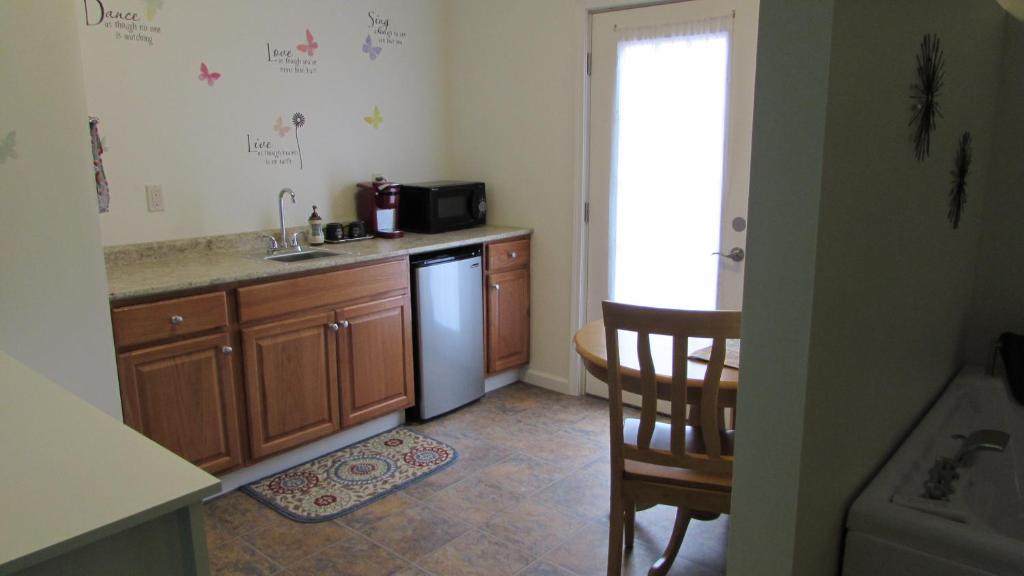 Hot Tub (Jacuzzi) - Photo 3