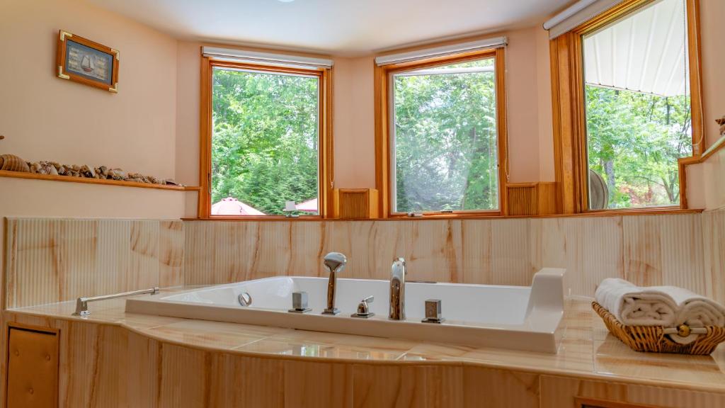 Hot Tub (Jacuzzi) - Photo 8